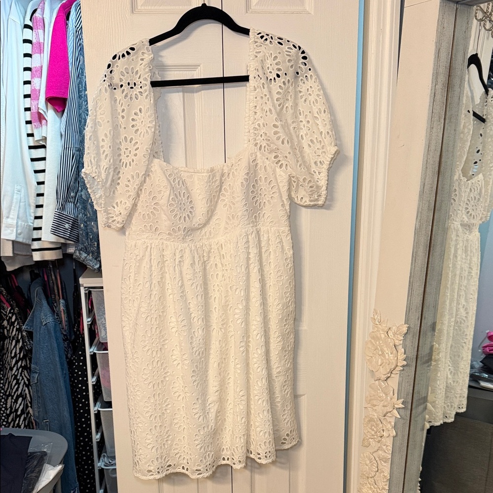 Lilly Pulitzer Kay Short Sleeve Eyelet Dress in size 12